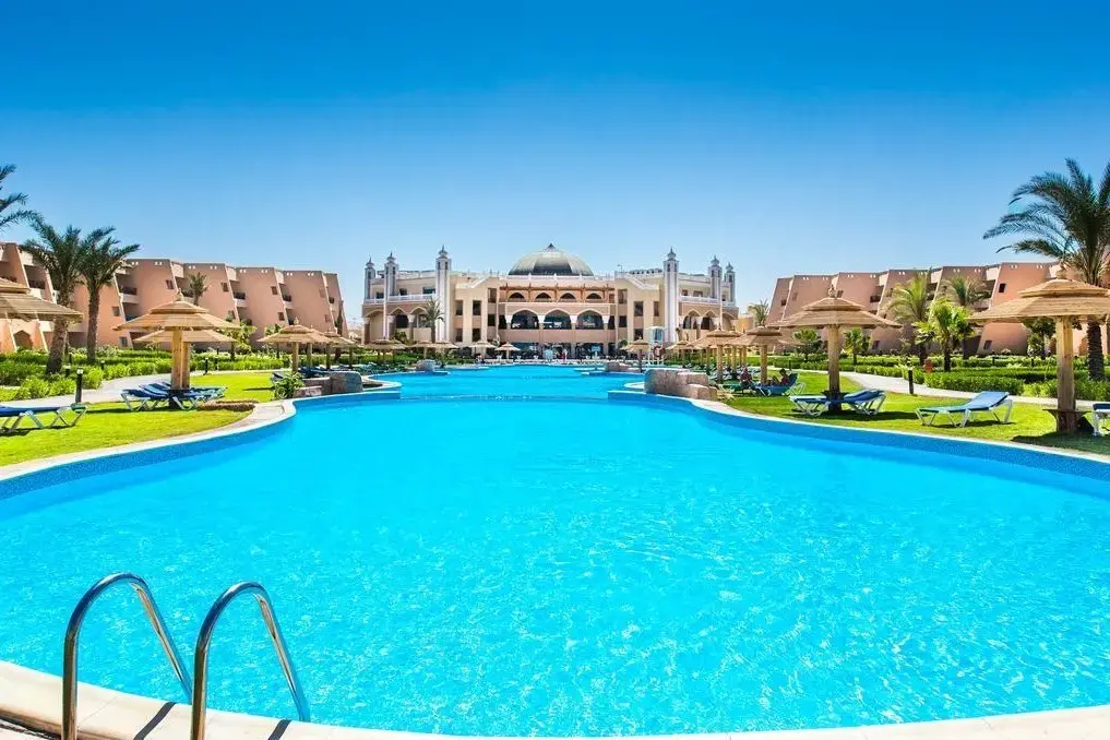 Large swimming pool at a family-friendly Hurghada resort